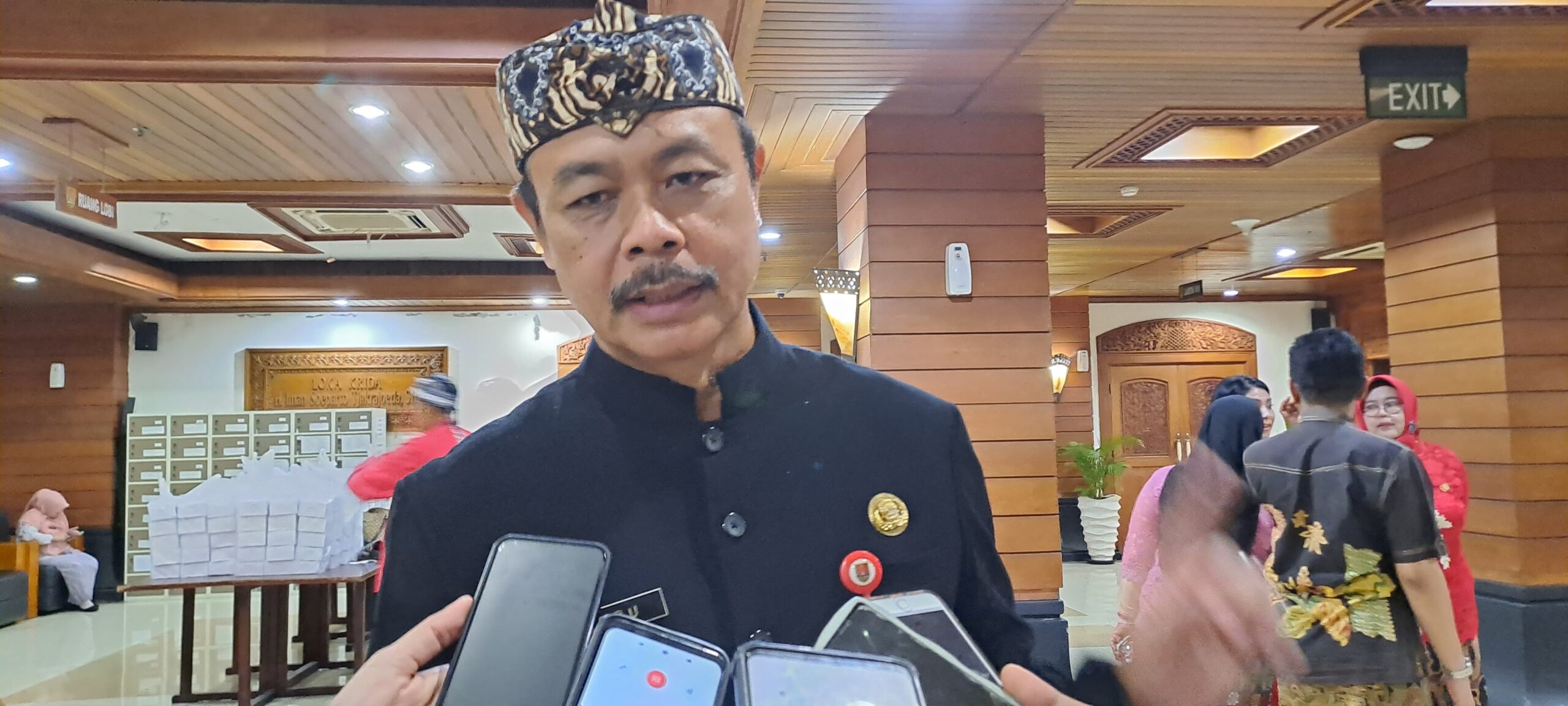 Kepala Dinsos Kota Semarang saat diwawancarai di Balai Kota Semarang. (matasemarang.com/Lia Dina)