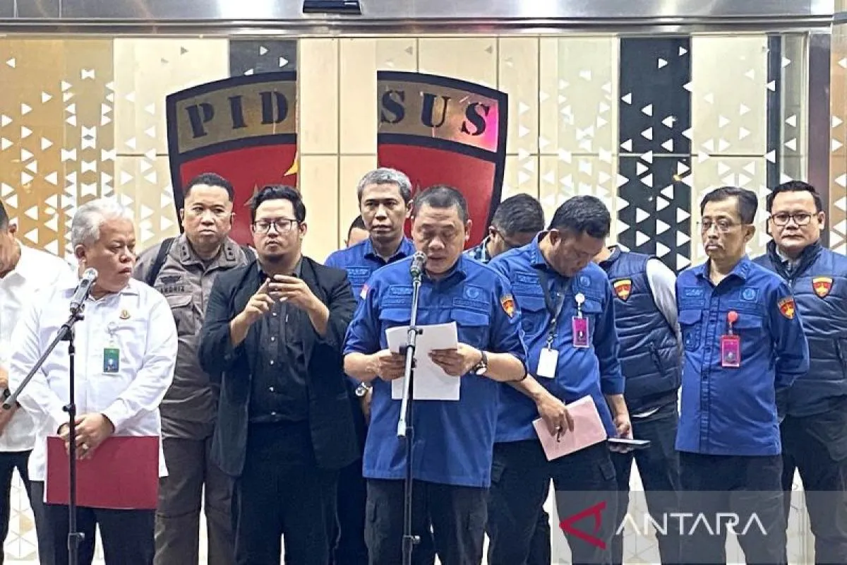 Kejagung memburu Riza Chalid