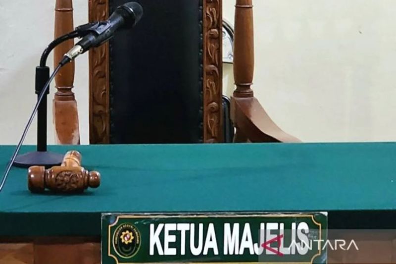 pengadilaN Meja pengadilan