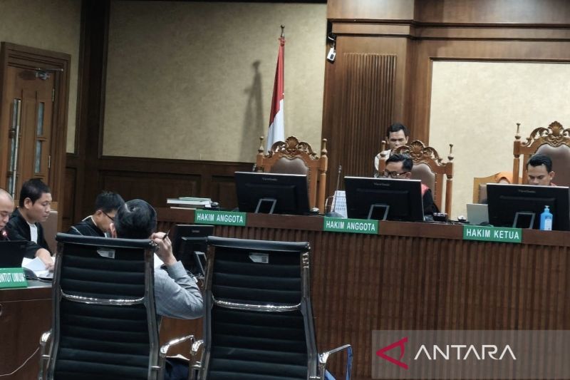 tom Mantan Menteri Perdagangan Thomas Trikasih Lembong atau Tom Lembong menjalani sidang pembacaan tuntutan dalam kasus dugaan korupsi importasi gula di Pengadilan Tindak Pidana Korupsi pada Pengadilan Negeri Jakarta Pusat, Jumat (4/7/2025).