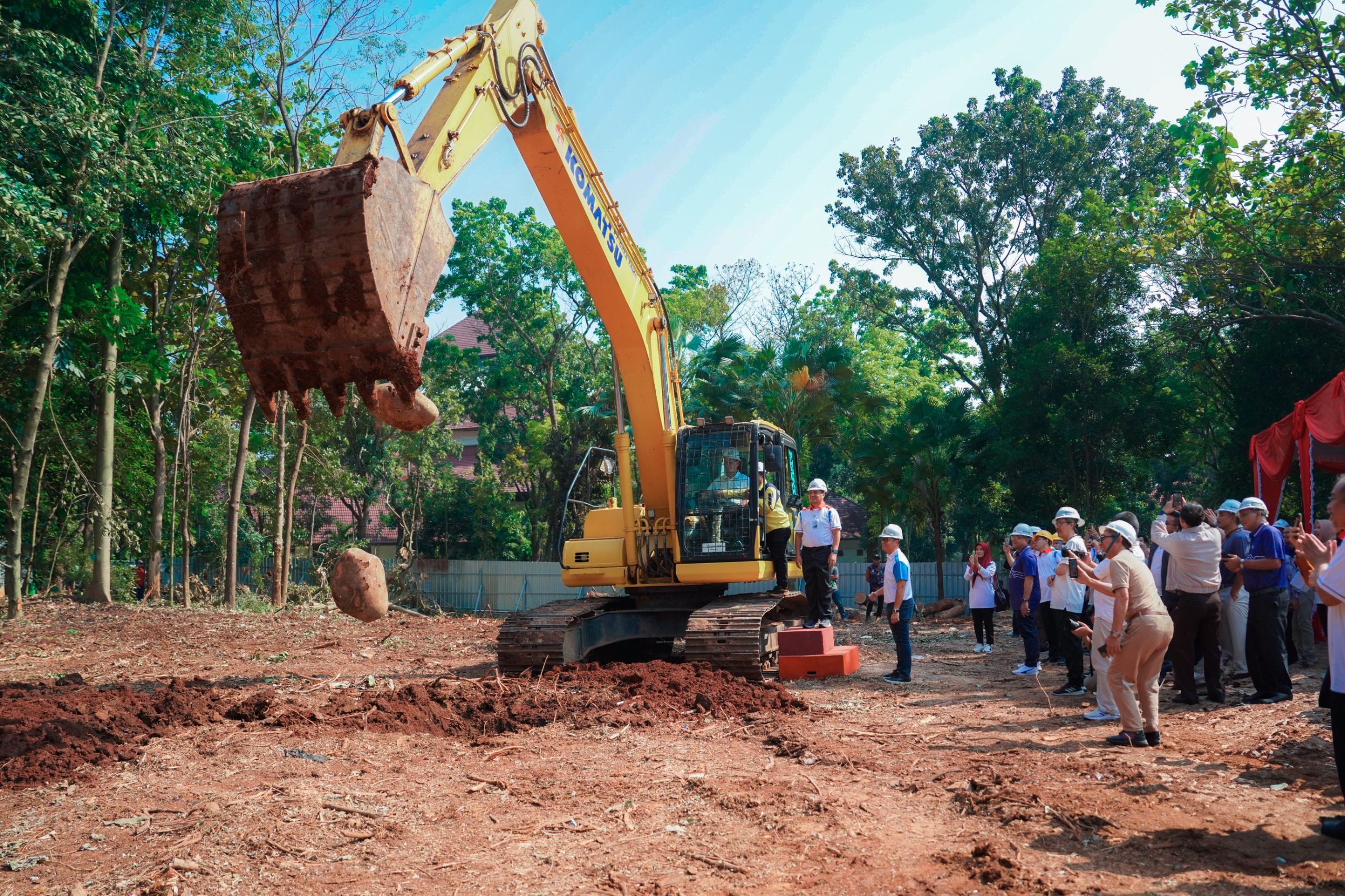 Pembangunan gedung baru Di UNNES Pembangunan gedung baru Di UNNES