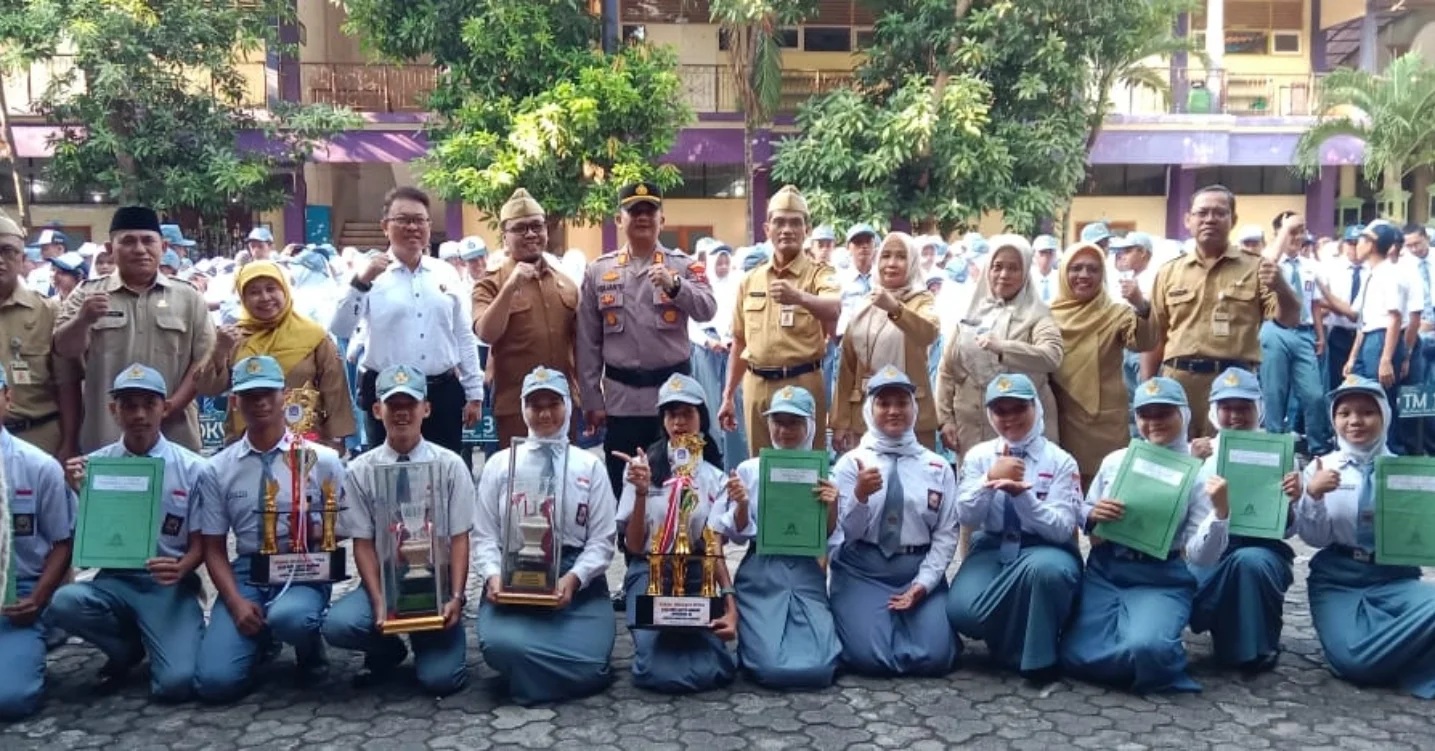Waka Polsek Semarang Selatan pimpin upacara bendera SMK N 4 Semarang, Senin 28 Juli 2025 (foto; Polsek Semarang Selatan)