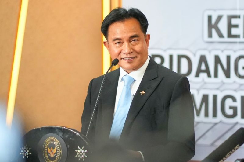 Yusril: Tak mungkin Wapres berkantor di Papua