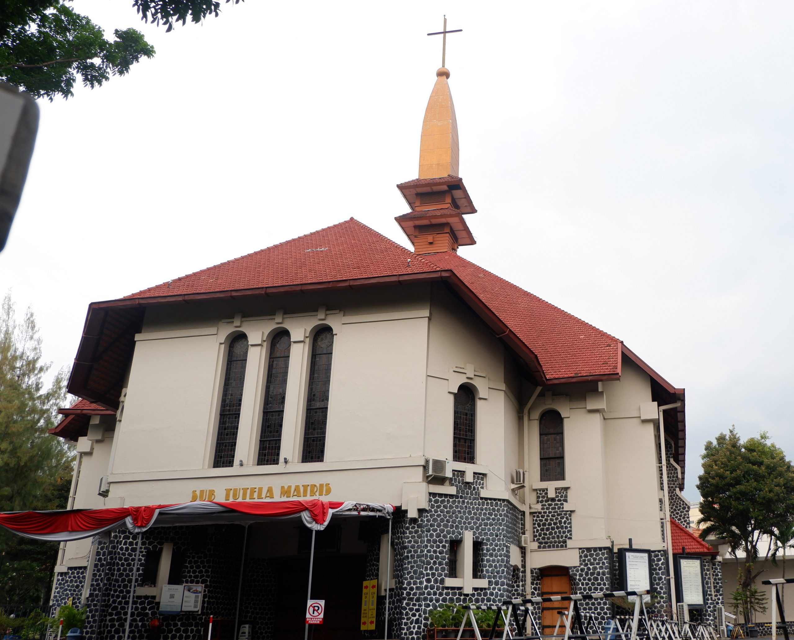 Gereja Katedral Santa Perawan Maria Ratu Rosario Suci