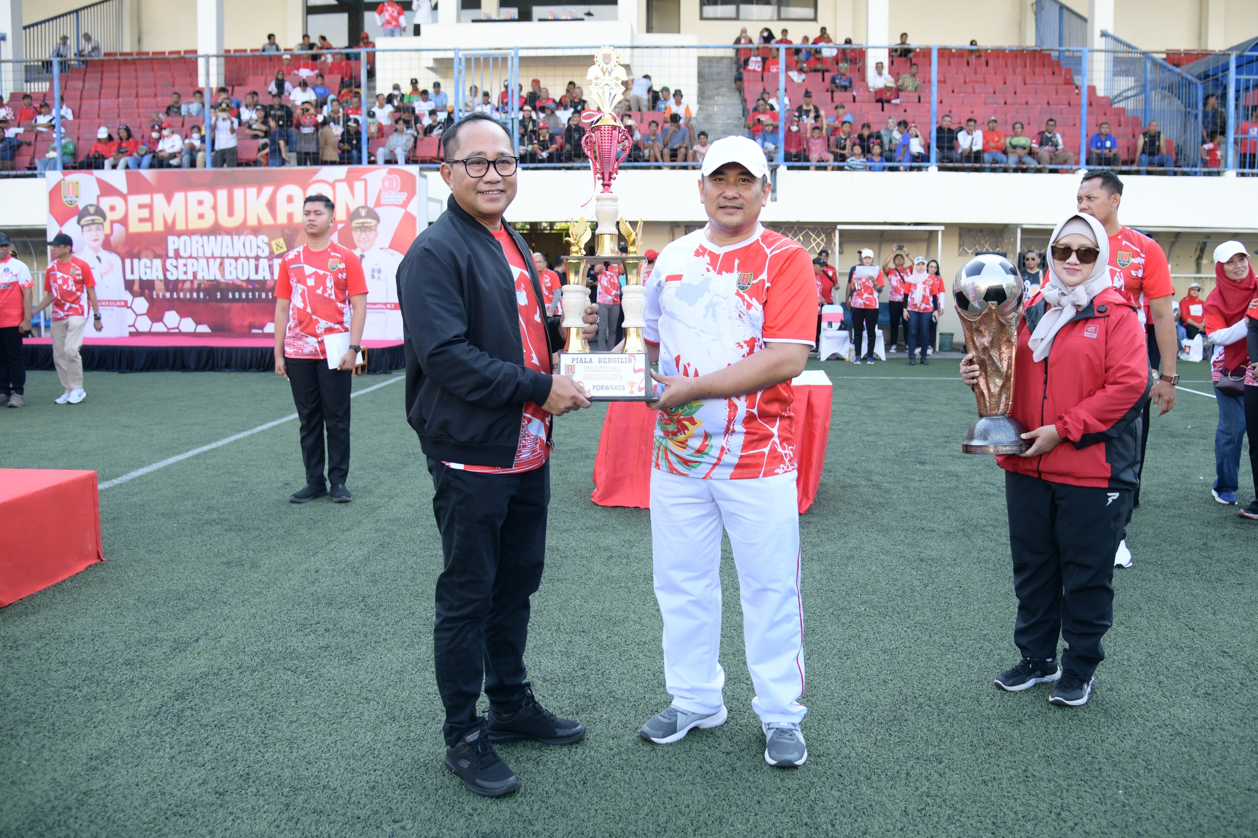 Wakil Wali Kota Semarang membuka Porwakos 2025 di Stadion Citarum. (matasemarang.com/Lia Dina)
