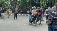 polisi amankan kelompok anarko. (matasemarang.com/Lia Dina) polisi amankan kelompok anarko. (matasemarang.com/Lia Dina)
