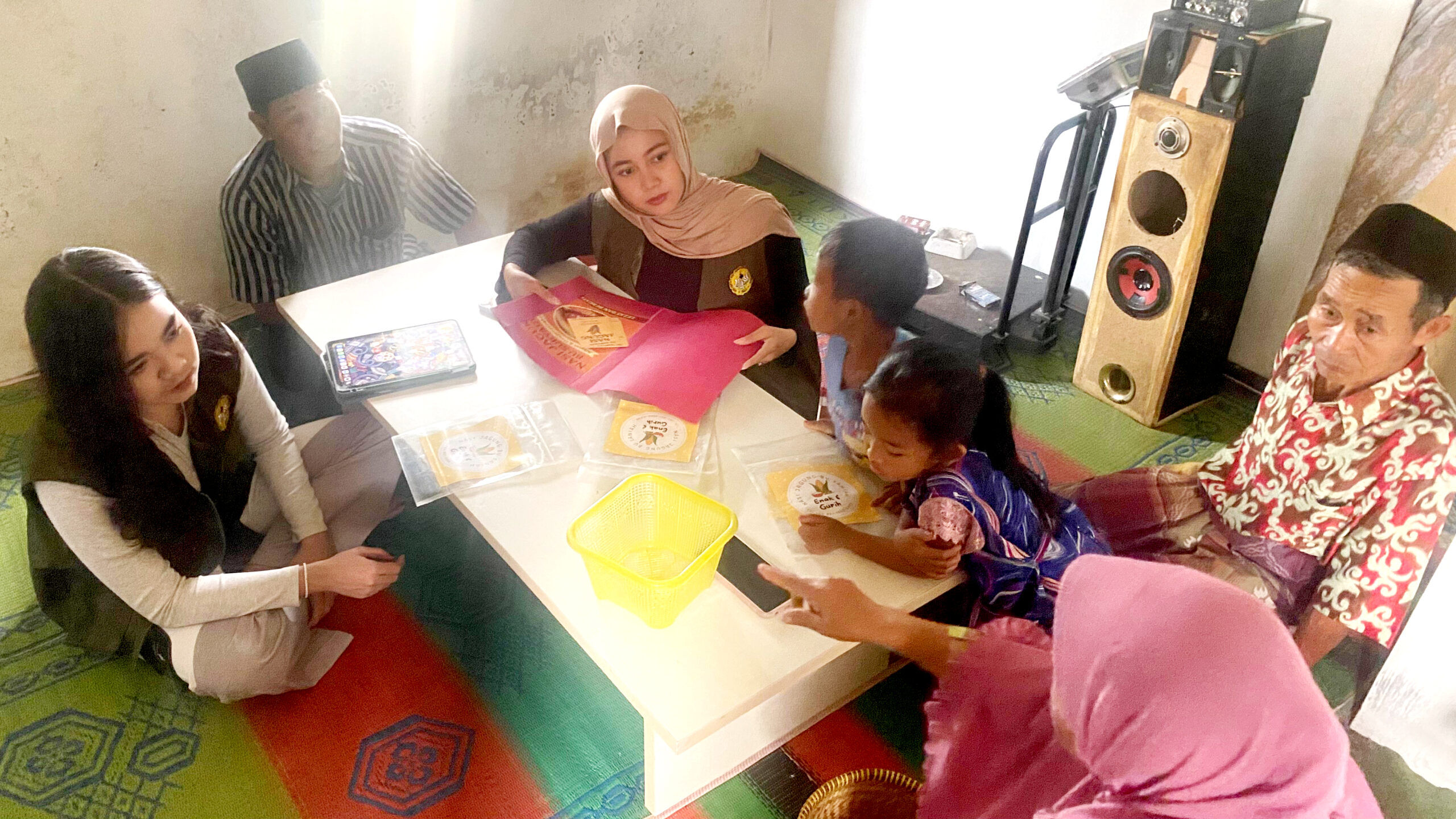 Mahasiswa KKN PMM Unsoed dampingi UMKM di Wonosobo untuk tingkatkan branding dan packaging (foto: Humas Unsoed)