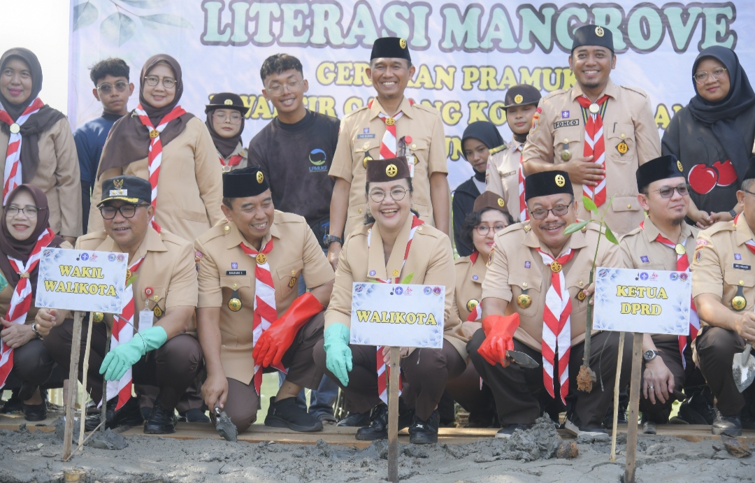 Pemkot Semarang tanam 10.000 mangrove