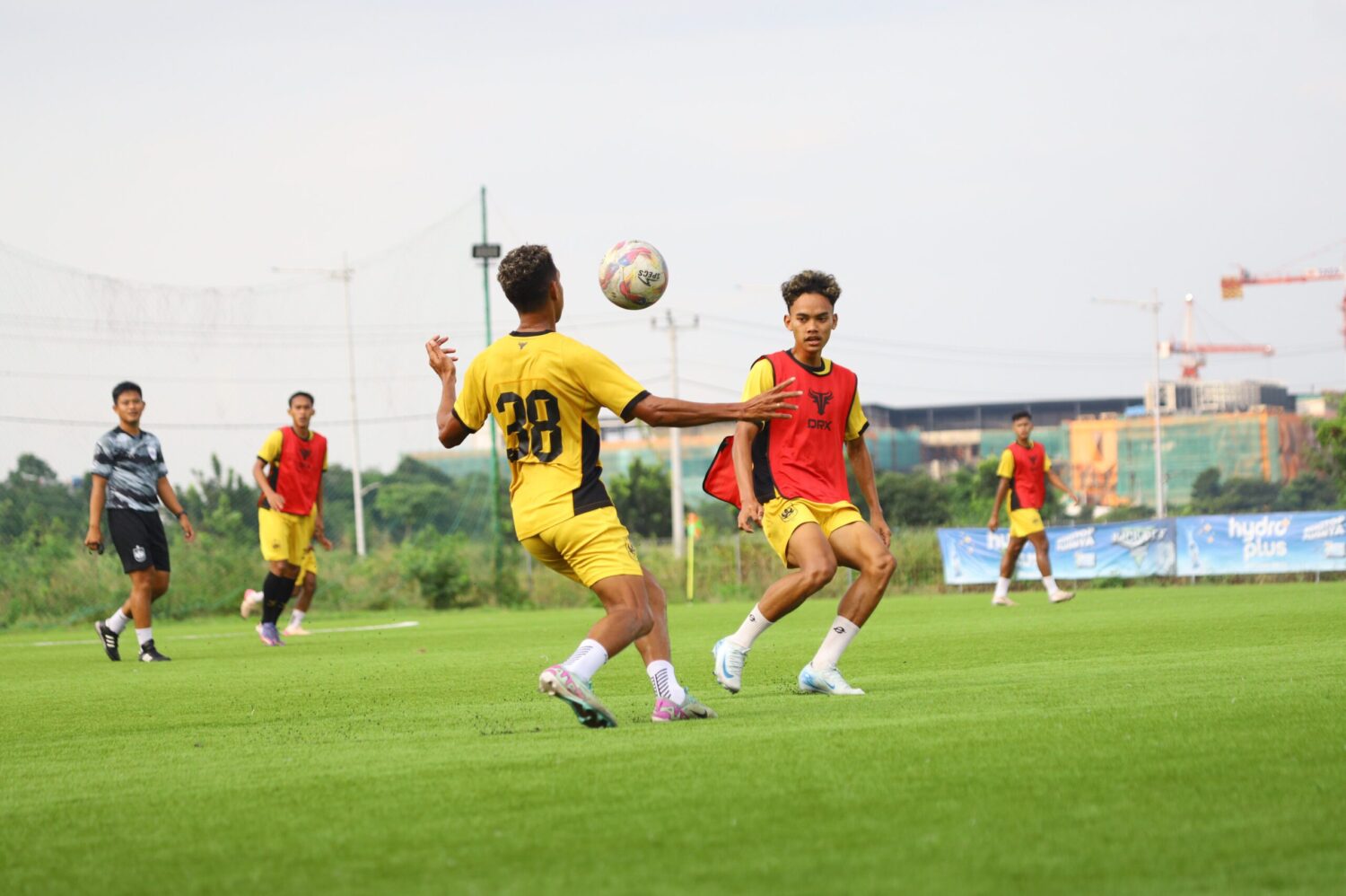 PSIS Semarang adakan internal game. (matasemarang.com/Lia Dina)