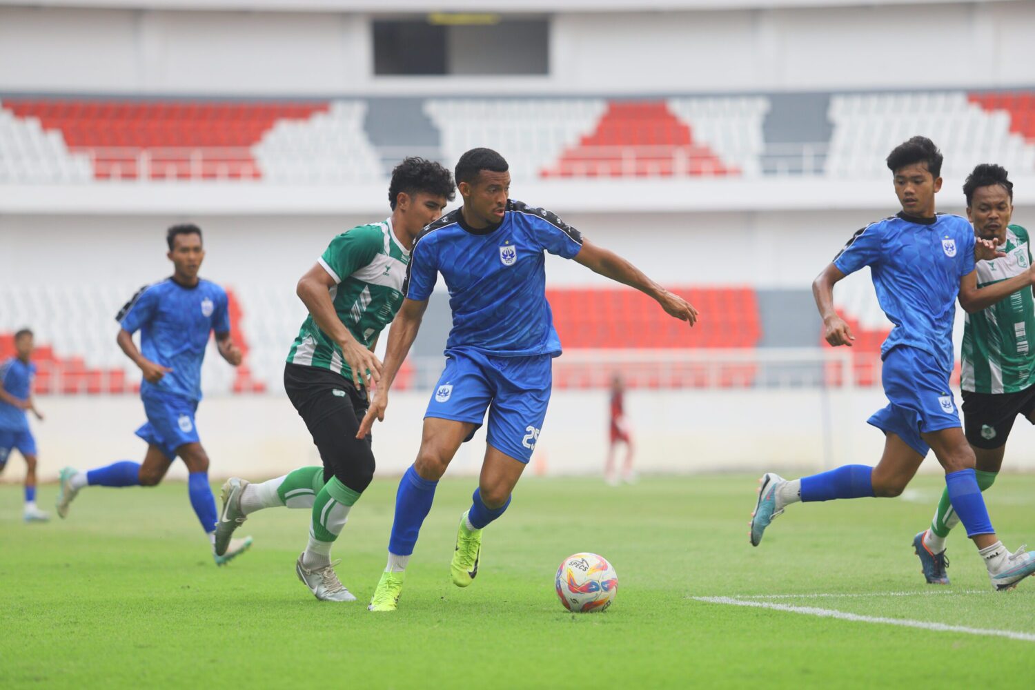 PSIS dan PSMS Medan latihan bersama di Stadion Jatidiri. (matasemarang.com/Lia Dina