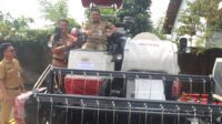 Pemkab Semarang memberikan bantuan alat mesin pertanian kepada petani (foto: Humas Pemprov Jateng) Pemkab Semarang memberikan bantuan alat mesin pertanian kepada petani (foto: Humas Pemprov Jateng)