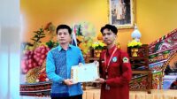 Mahasiswa Unsoed Raihan Maulana mendapatkan penghargaan saat KKN di Thailand (foto: Humas Unsoed) Mahasiswa Unsoed Raihan Maulana mendapatkan penghargaan saat KKN di Thailand (foto: Humas Unsoed)