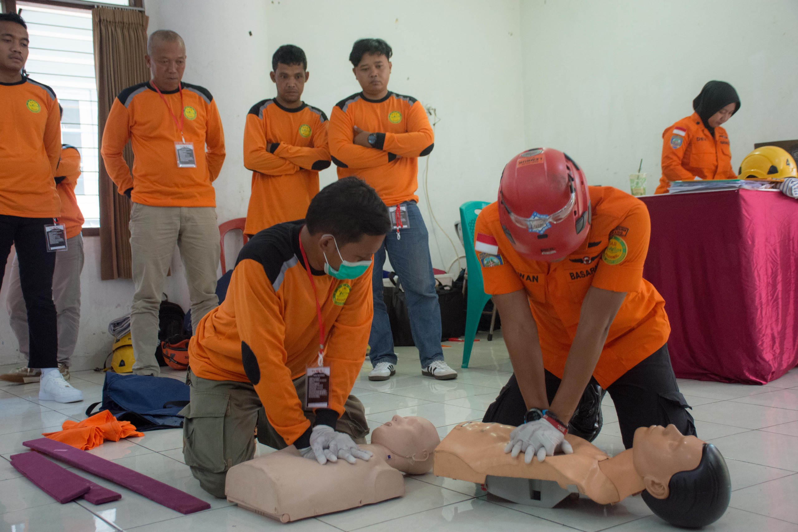 Basarnas Semarang bekali warga cara penyelamatan ketika terjadi situasi darurat (foto: Basarnas Semarang)