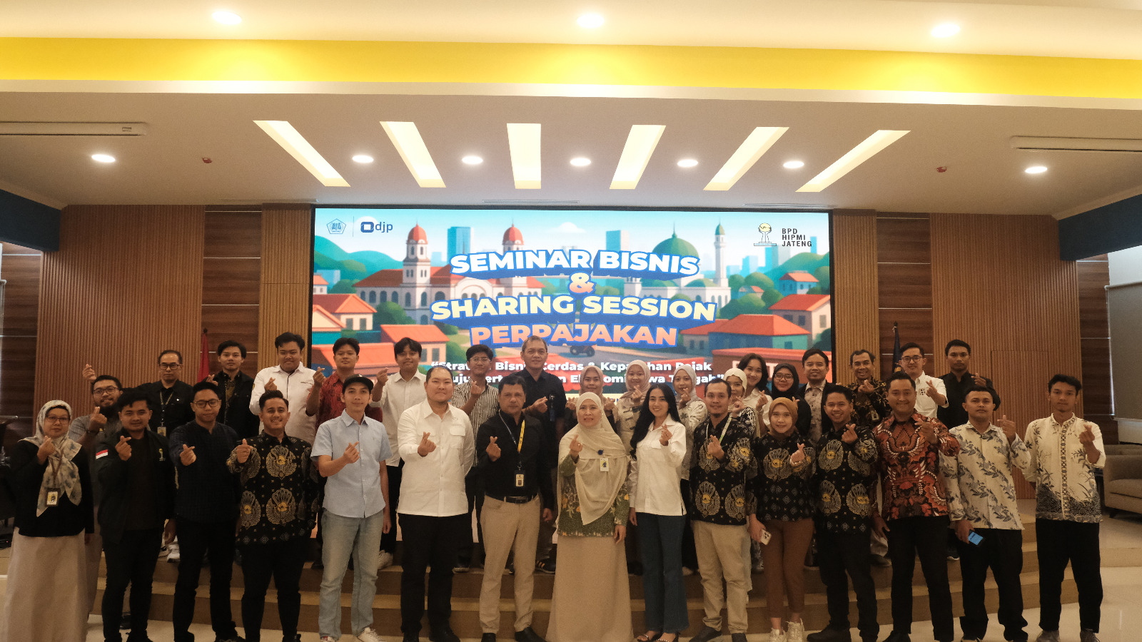 Pengusaha muda dari HIPMI diberikan pengetahuan soal Piagam Wajib Pajak (foto: DJP jateng I)