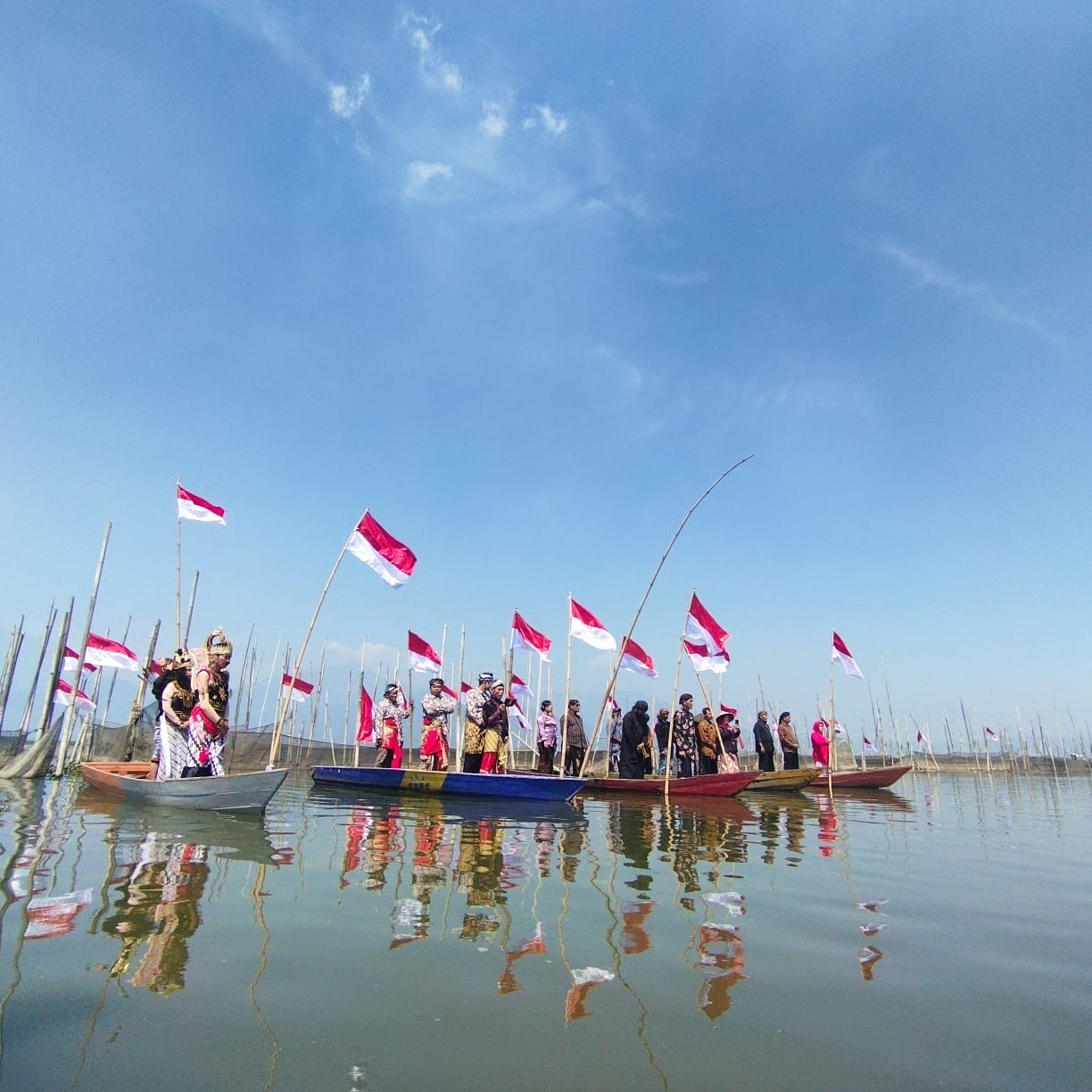 LKK Semarang gelar upacara 17 Agustus di tengah Rawa Pening