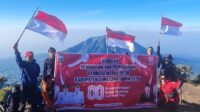 Communitas Track Mania Bergas kibarkan Merah Putih di puncak Merbabu Communitas Track Mania Bergas kibarkan Merah Putih di puncak Merbabu