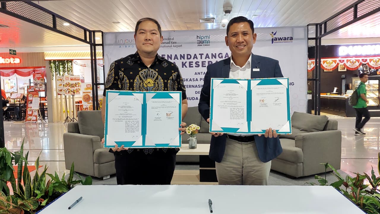 Penandatangan PKS antara Bandara Ahmad Yani Semarang dan HIPMI Jateng. (matasemarang.com/Lia Dina)