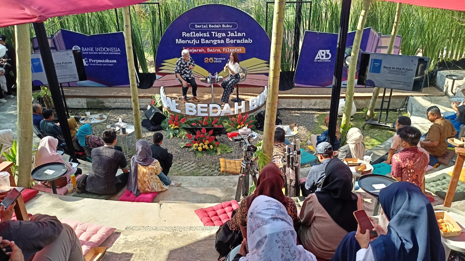 Bedah buku "1830" yang mengisahkan Pangeran Diponegoro di Kopi Nako Semarang, Selasa 26 Agustus 2025 (matasemarang.com/ Ade Lukmono)