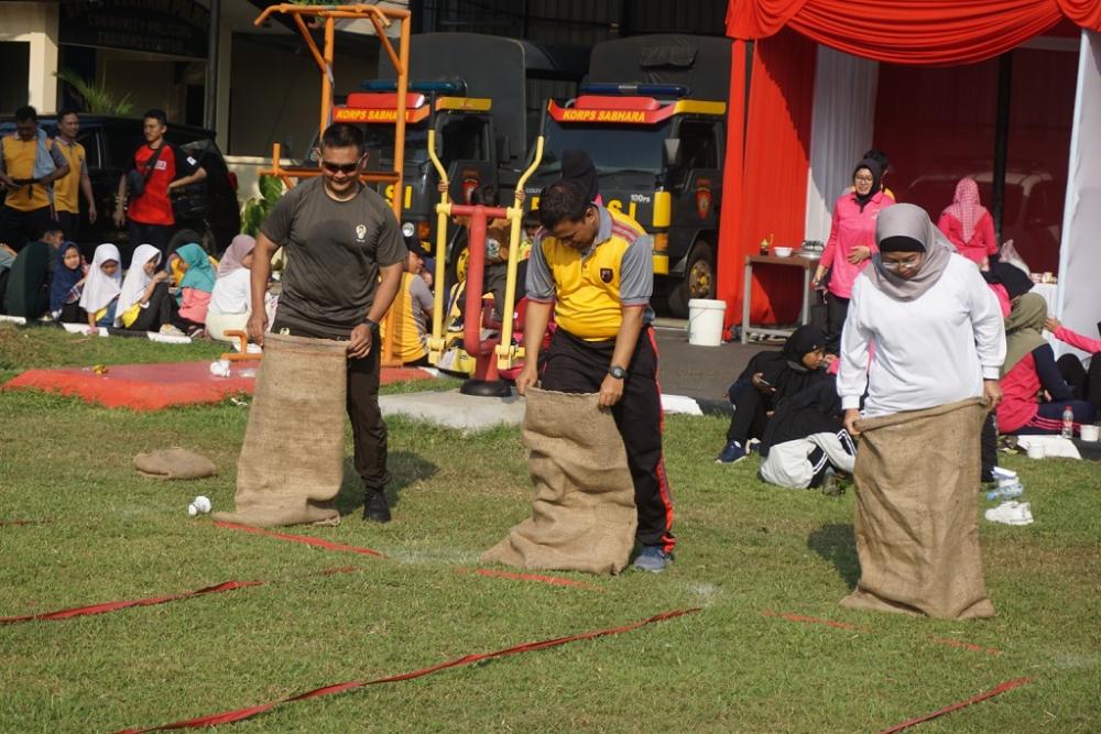 Lomba balap karung