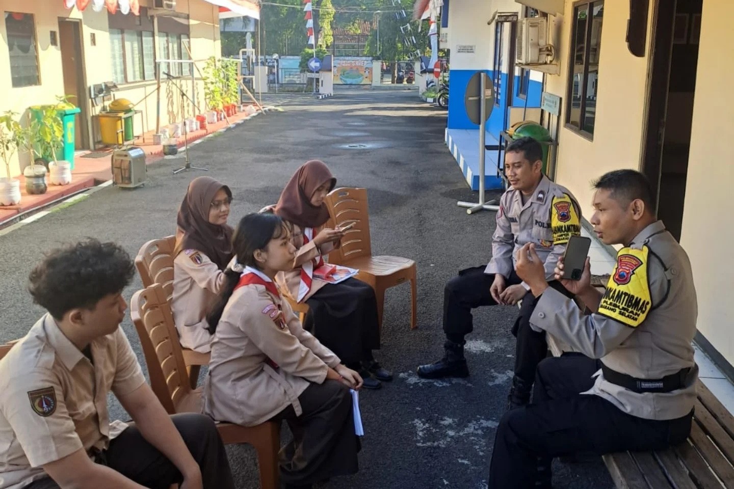 Pelajar diingatkan waspada kejahatan digital (foto: Polsek Semarang Selatan)