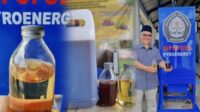 Dosen Undip ubah sampah plastik jadi energi (foto: humas Undip) Dosen Undip ubah sampah plastik jadi energi (foto: humas Undip)