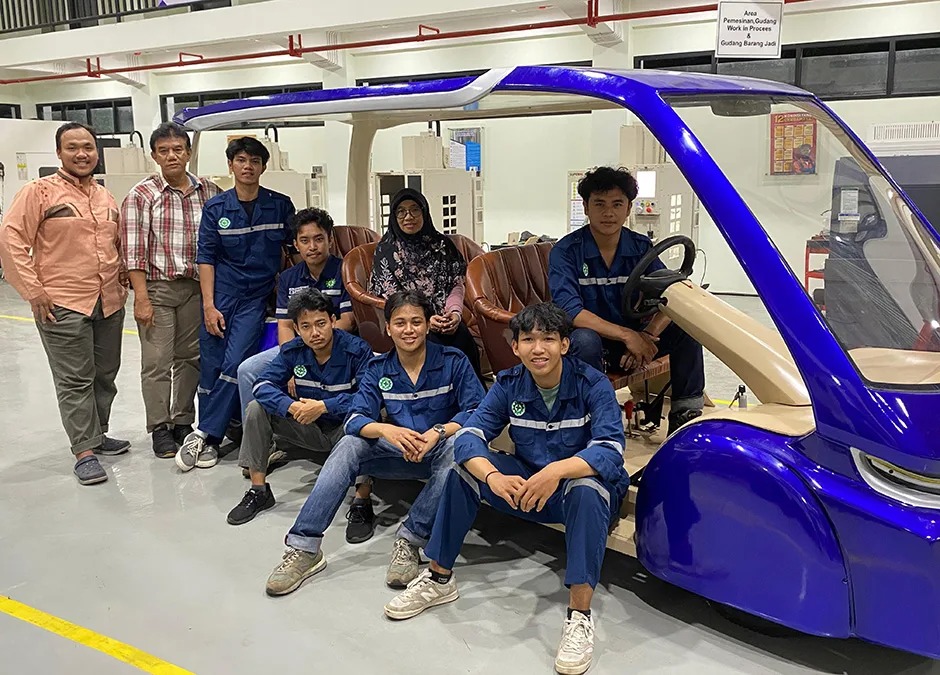 Sekolah Vokasi Undip kembangkan buggy car listrik dengan panel surya (foto: Humas Undip)