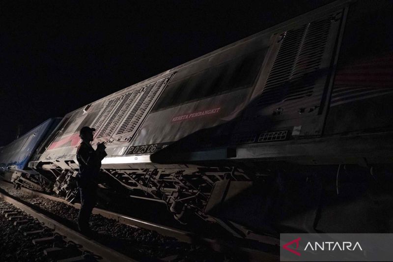 kereta api anjlok