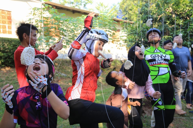 Lomba makan kerupuk