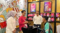 Perayaan hapelnas di gerai Indosat pandanaran Semarang (matasemarang.com/Lia Dina) Perayaan hapelnas di gerai Indosat pandanaran Semarang (matasemarang.com/Lia Dina)