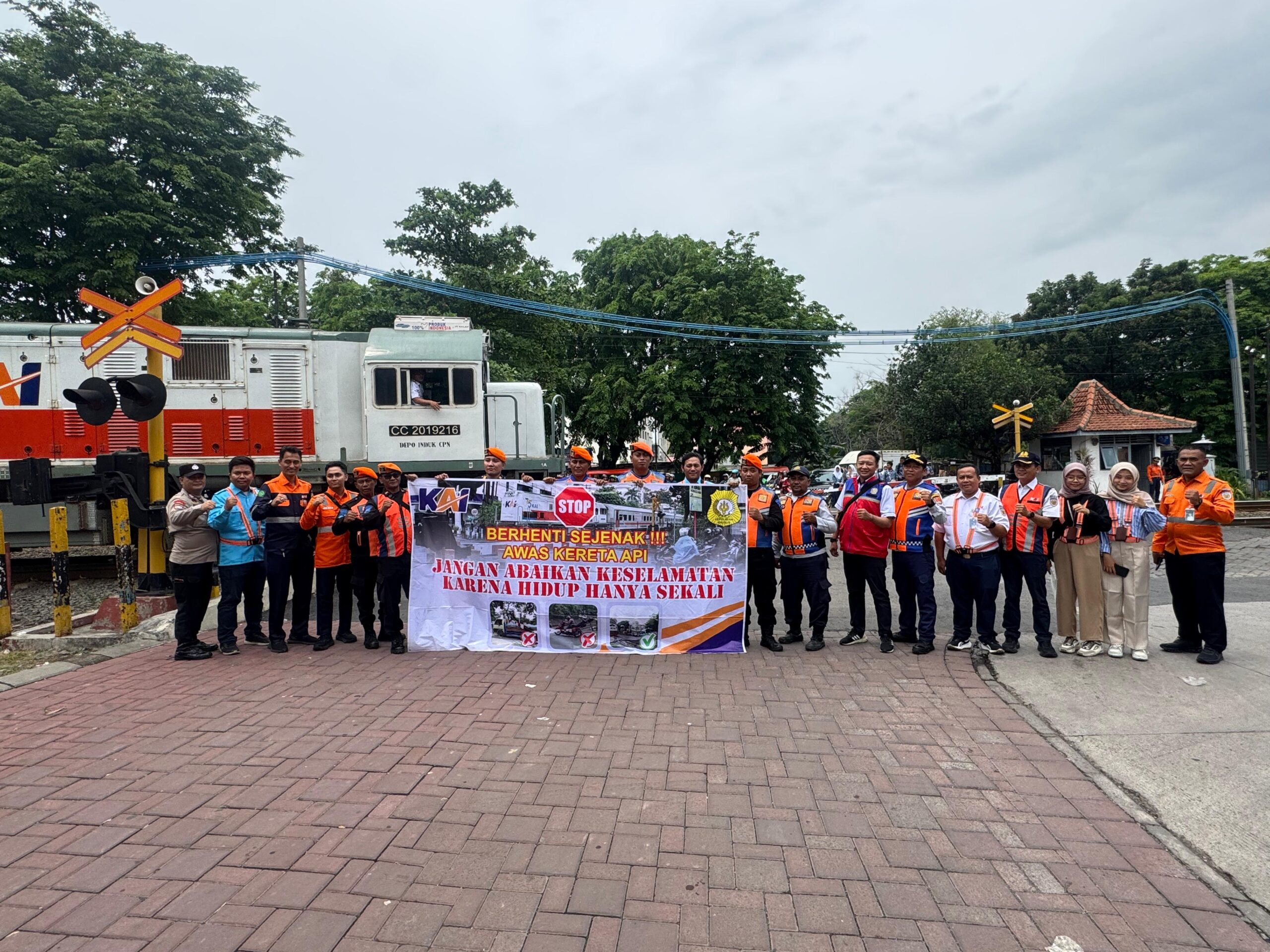 KAI Daop 4 Semarang lakukan sosialisasi keselamatan kereta api (matasemarang.com/Lia Dina)