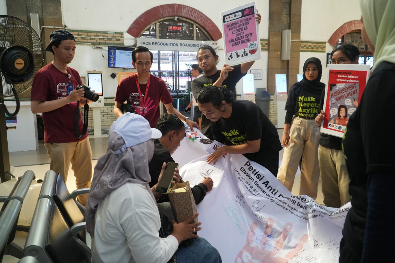 penandatangan petisi pencegahan pelecehan seksual di Stasiun Tawang (matasemarang.com/Lia Dina)
