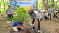 PDAM menanam tanaman untuk menjaga sumber mata air (matasemarang.com/Lia Dina)