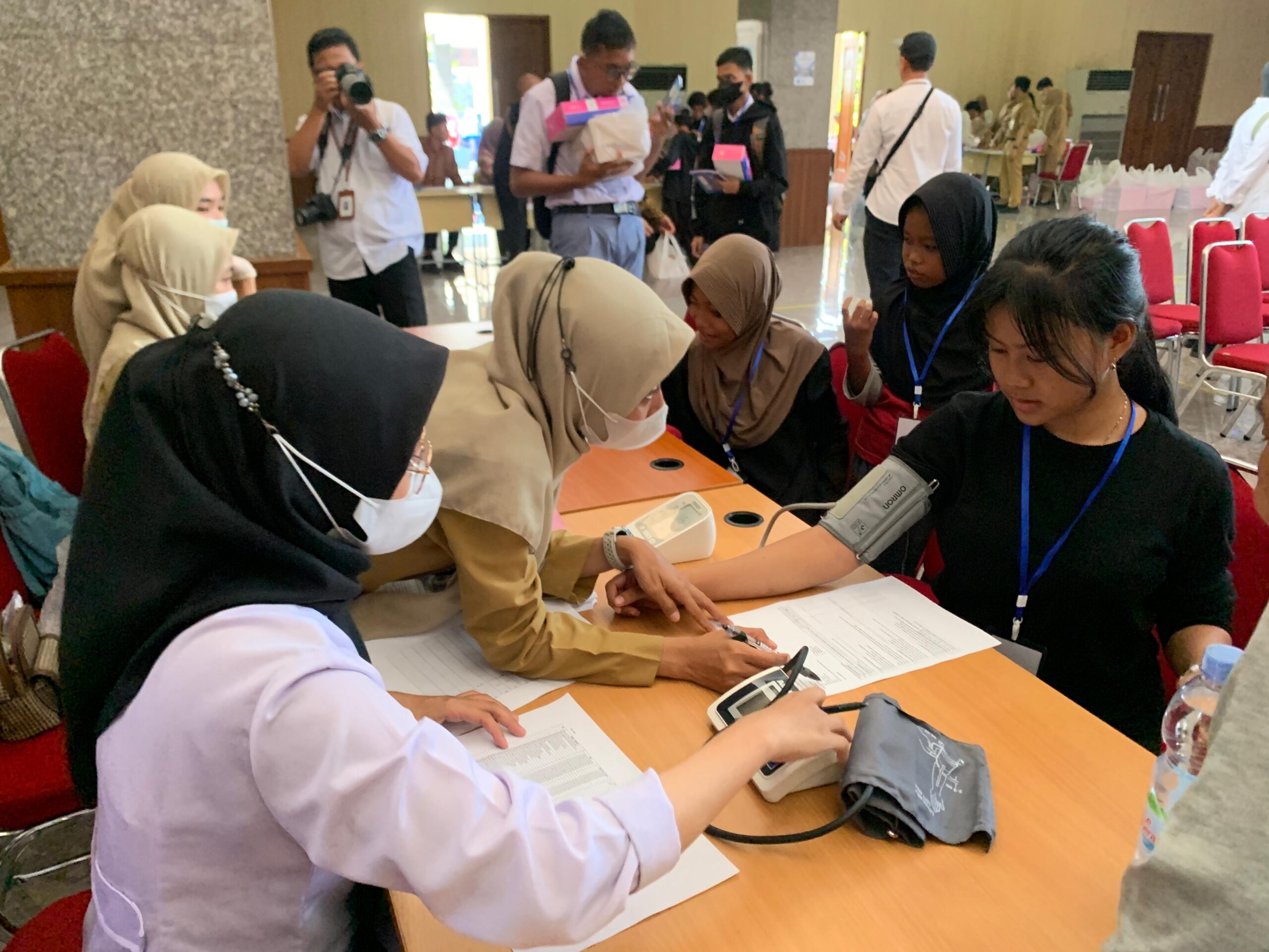 Tes kesehatan siswa sekolah rakyat semarang (maatsemarang.com/Lia Dina)