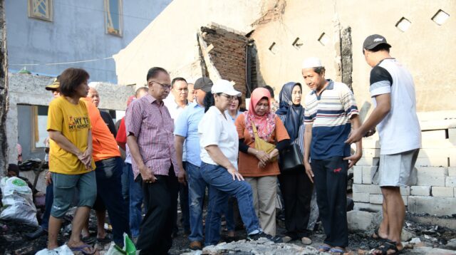 Wali Kota Semarang saat meninjau lokasi kebakaran di Jagalan (matasemarang.com/Lia Dina)
