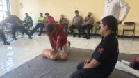 Personel Polsek Tugu dibekali penanganan korban henti napas dan jantung, Rabu 3 September 2025 (foto: Polsek Tugu)