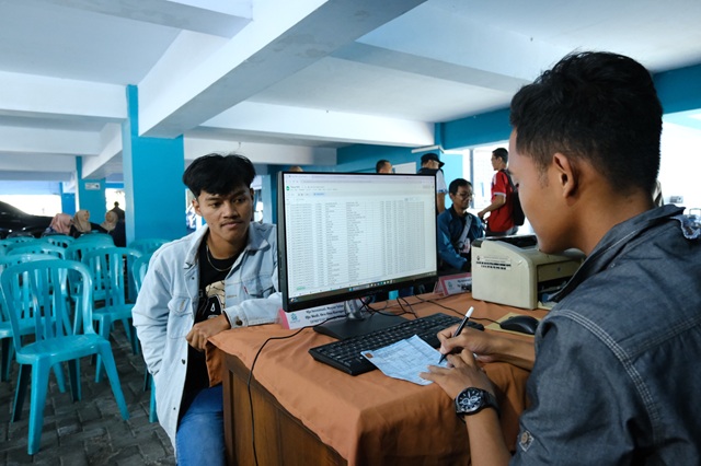 Pembayaran tilang di Kabupaten Temanggung (foto: Pemprov Jateng)