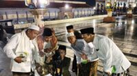 Jemaah salat khusuf mengamati gerhana bulan di MAJT (foto: Humas MAJT) Jemaah salat khusuf mengamati gerhana bulan di MAJT (foto: Humas MAJT)