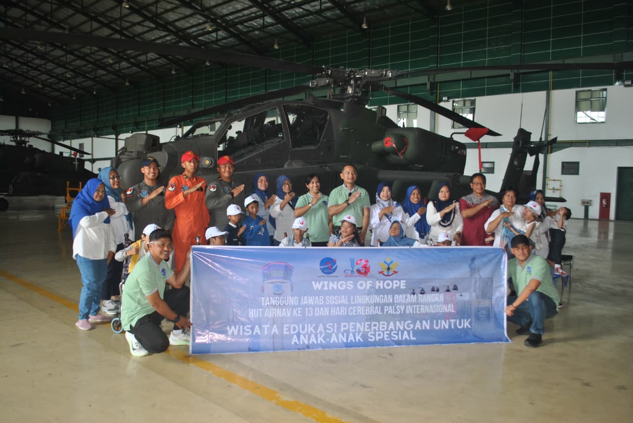 AirNav Cabang Semarang mengajak anak-anak penyandang disabilitas melihat Helikopter Aphace (AirNav Semarang)