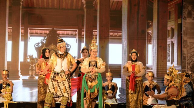 Wali Kota Semarang ikut berperan dalam Wayang on the Street di Kota Lama (matasemarang.com/Lia Dina)
