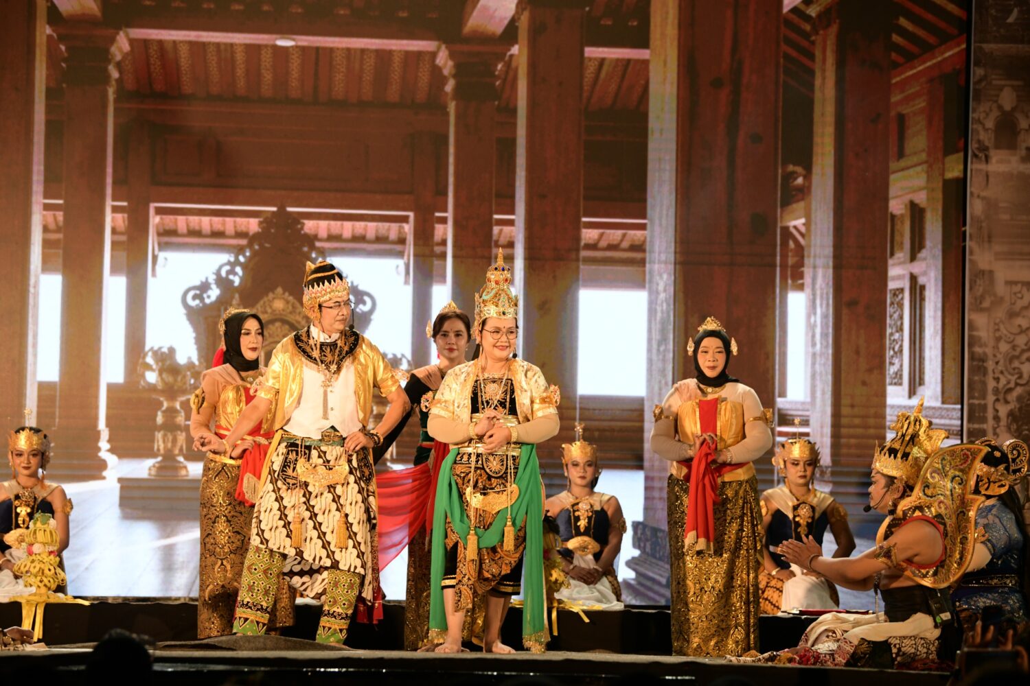 Wali Kota Semarang ikut berperan dalam Wayang on the Street di Kota Lama (matasemarang.com/Lia Dina)