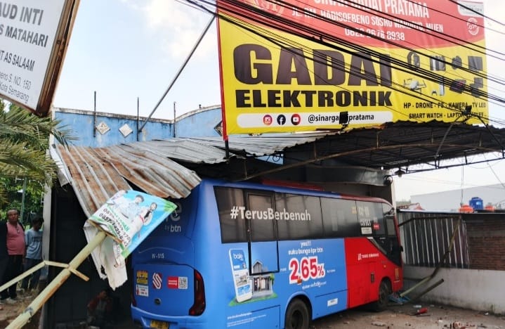 Bus Trans Semarang kecelakaan di Mijen, Jumat 26 September 2025 (foto: Trans Semarang)