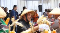 WhatsApp Image 2025-09-30 at 17.07.47 Ketua DPRD Jateng Sumanto saat mengikuti acara Panen Raya Jagung Serentak Kuartal III Tahun 2025 di Desa Ngijo, Kecamatan Tasikmadu, Kabupaten Karanganyar