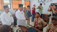 Bupati Rembang Harno memantau distribusi (foto: Pemprov Jateng)