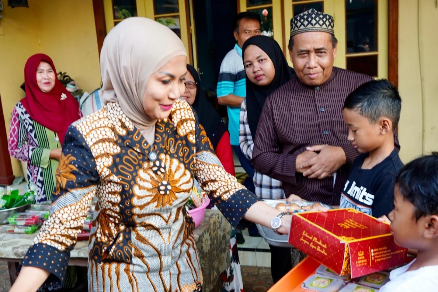 Dewan soroti anggaran seragam batik untuk siswa SD di Kendal (foto: Pemkab Kendal) Dewan soroti anggaran seragam batik untuk siswa SD di Kendal (foto: Pemkab Kendal)