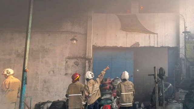 Kebakaran gudang briket di Genuk 25 September 2025 (foto: Polsek Genuk)
