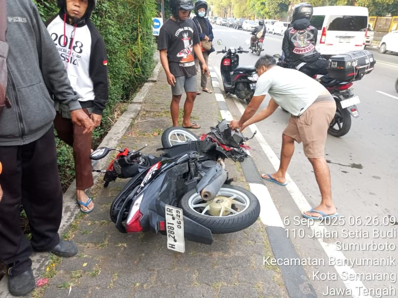 Kecelakaan ,motor tabrak truk di Banyumanik (foto: Polsek Banyumanik)