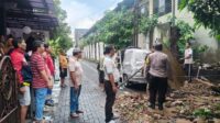 Mobil warga tertimpa tembok bangunan kosong, Rabu 10 September 2025 (Polsek Banyumanik) Mobil warga tertimpa tembok bangunan kosong, Rabu 10 September 2025 (Polsek Banyumanik)