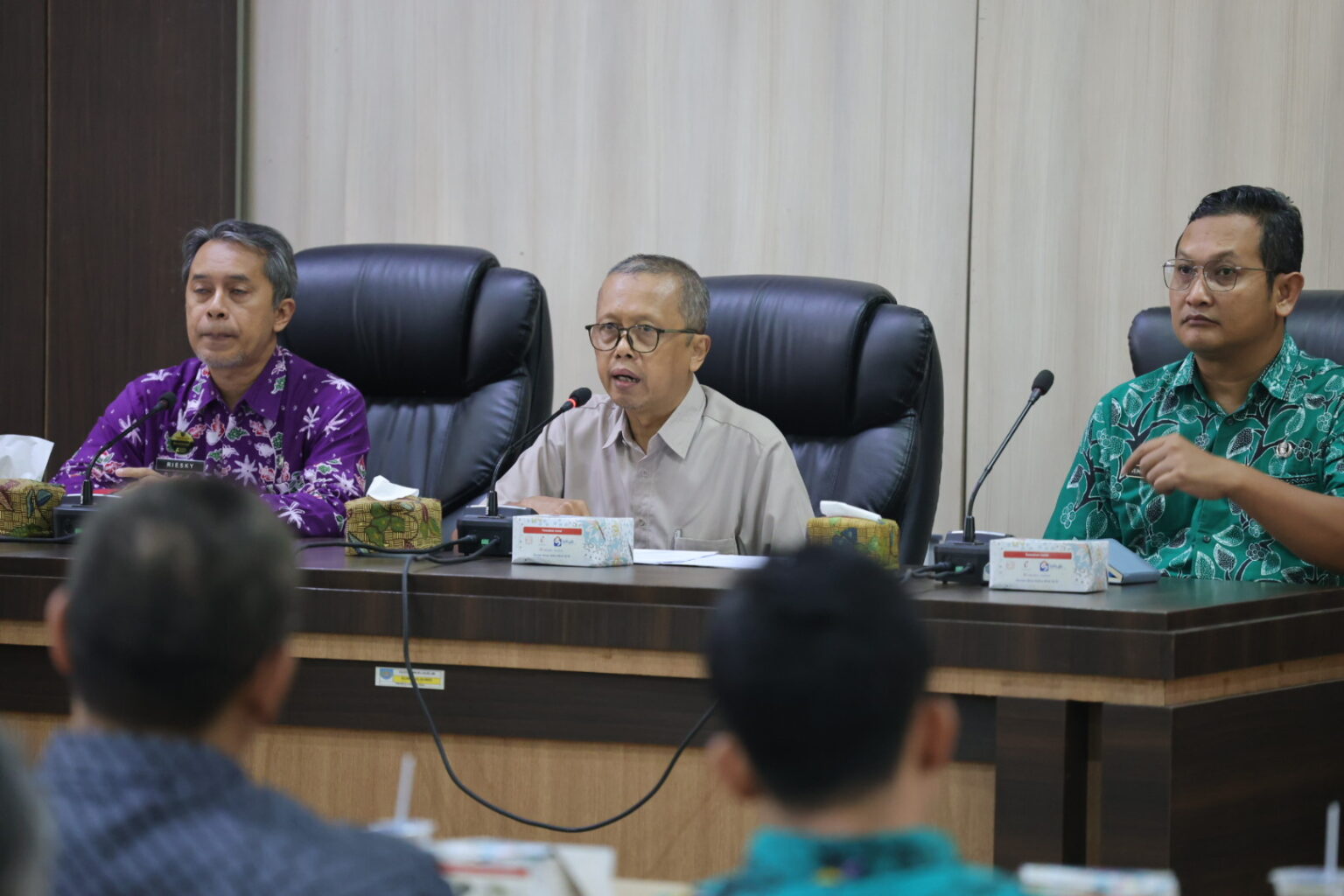 Komisi C DPRD Jateng bertemu dengan jajaran Pemkab Tegal di ruang rapat bupati di Slawi, Selasa 16 September 2025