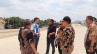 Anggota DPRD Jateng meninjau exit tol daerah Purwomartani, Sleman pada Jumat, 19 September 2025 (foto: DPRD Jateng)