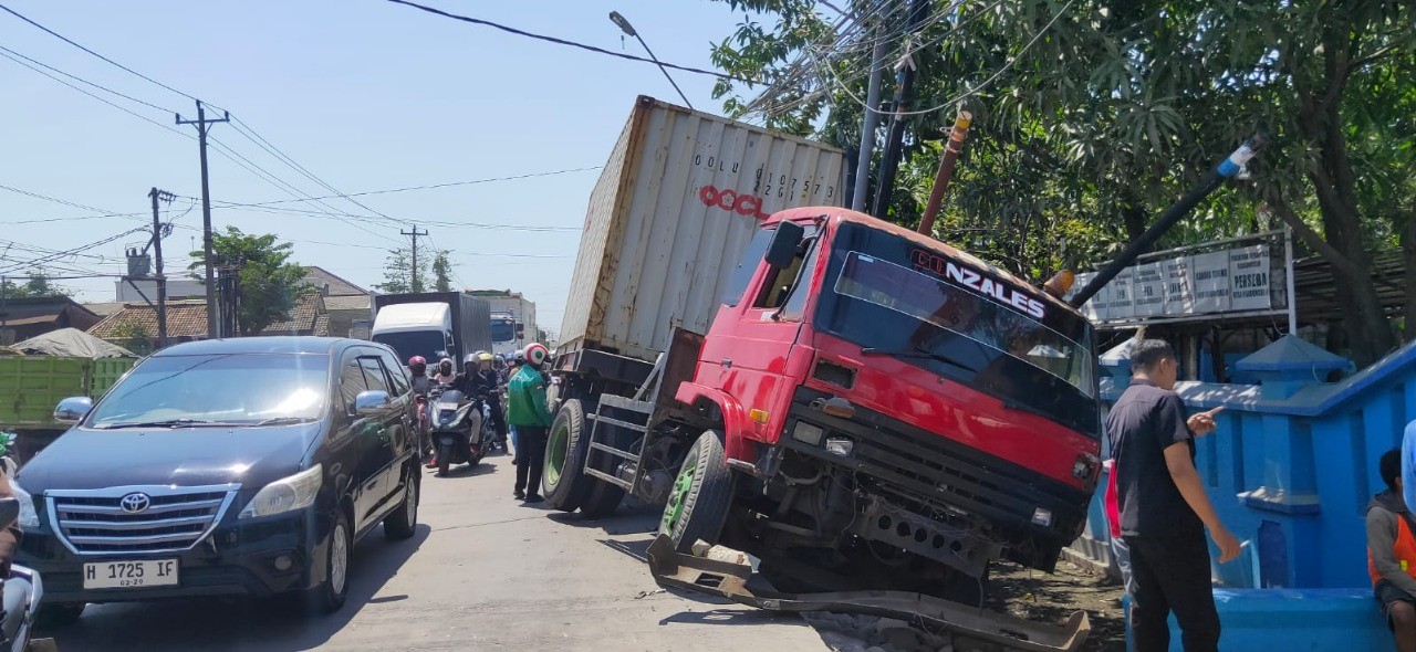 Kecelakaan beruntun di Mranggen (foto: Pemkab Demak)